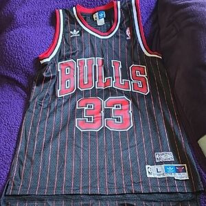 Adidas Scottie Pippen Bulls 33 Jersey